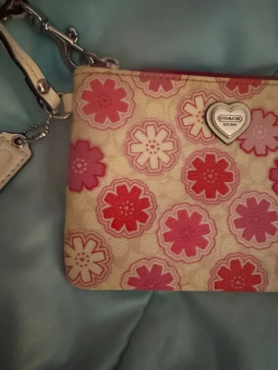Coach Pink Flower mini wristlet - Picture 3 of 12